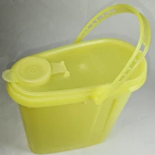 Tupperware 587-2 Light Yellow Beverage Buddy Pitcher 2 quart Store & Pour