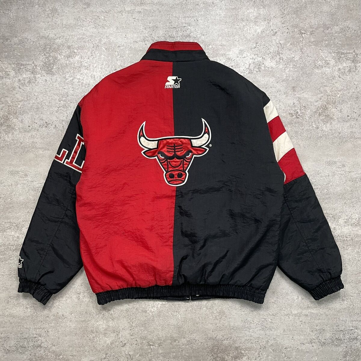 VTG 90s NBA CHICAGO BULLS STARTER PUFFER JACKET BLACK RED VTG 90s NBA CHICAGO BULLS STARTER PUFFER JACKET BLACK RED