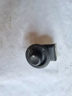 Renault Megane / Bouton réglage rétroviseur / 820002442a - Photo 1/3