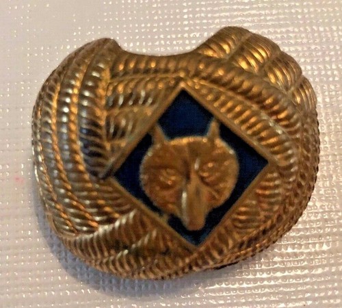 Vintage Boy Scouts Wolf Gold Scarf Holder - Picture 2 of 3