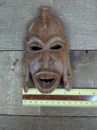 Maschera tribale africana autentica intagliata in legno vintage. 6 pollici x 3,5 pollici. - Foto 2 di 4