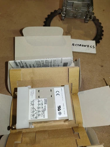 Omron H7CR-SCWSL Counter = NEW IN BOX = ONE