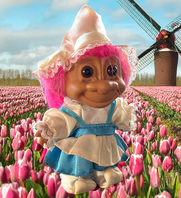 Russ Troll Doll 4  Dutch Holland Girl Pink Hair Eyes Netherlands Maid VTG