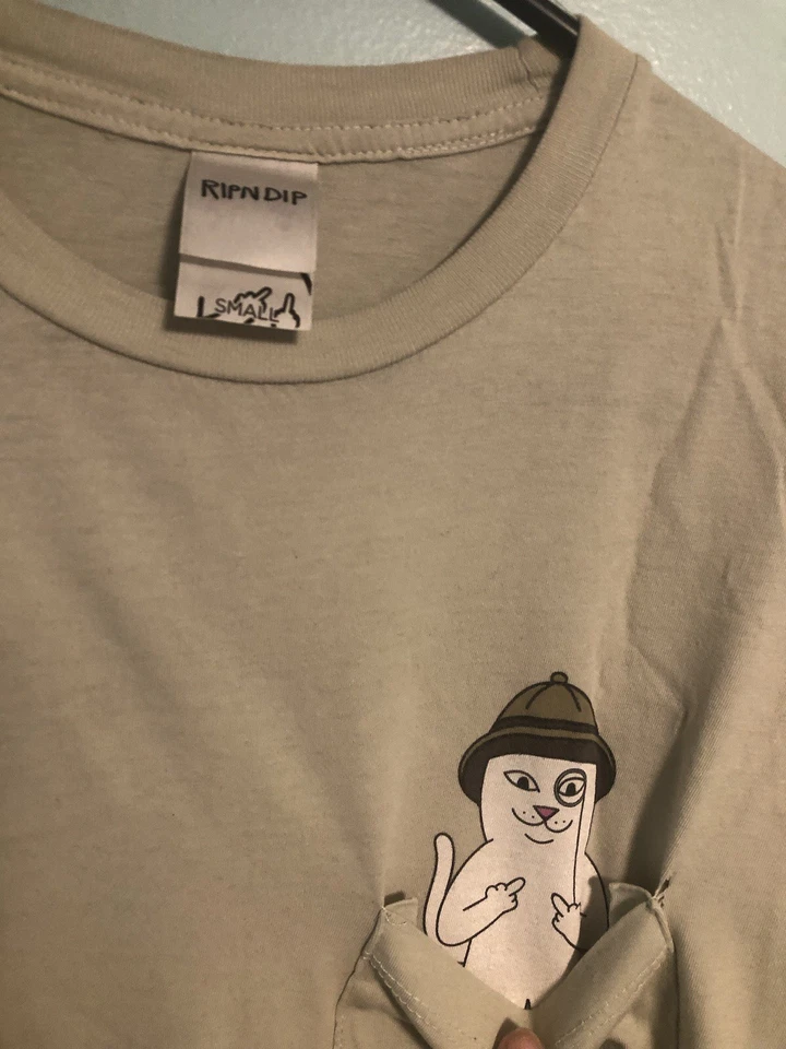 RIPNDIP 男式小号 T 恤 Nerm Down Under Riding Alligator Adventure — 第 4/4 张图片