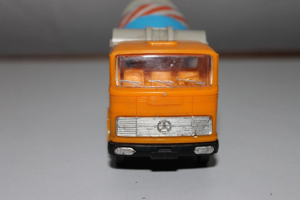 LES MINIATURES DE NOREV 1/43 CAMION TOUPIE MERCEDES LP 2223 MADE IN FRANCE 1971 - Photo 2/4