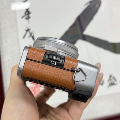 Fujifilm X100T 24.3 MP APS-C Digital Camera w/23mm f2 Lens Brown