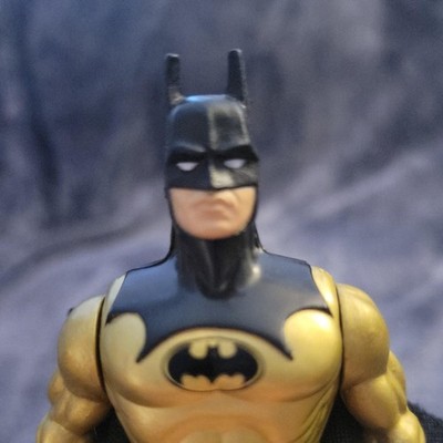 Vintage 90s 1990 Kenner Dark Knight Collection Tec-Shield Batman w/Accessories