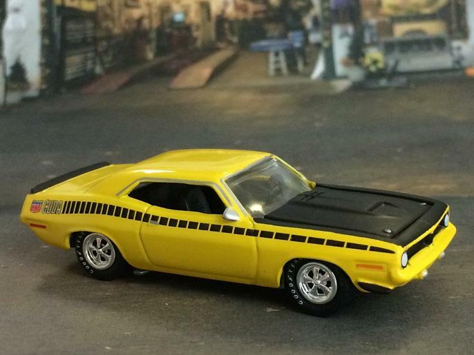 I*2様 1970 Plymouth Barracuda プラモデルキット 1970 Plymouth Barracuda Green with Black Hood and Stripes