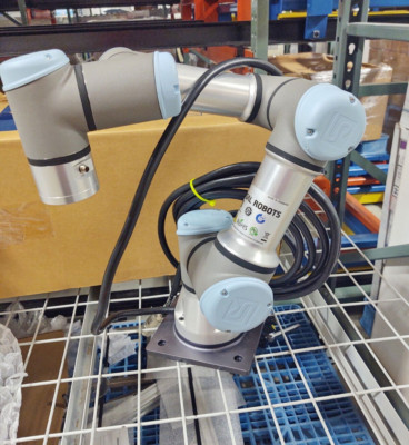 Universal Robot UR3e  yr 2019 with table and control - Never Used Collaborative