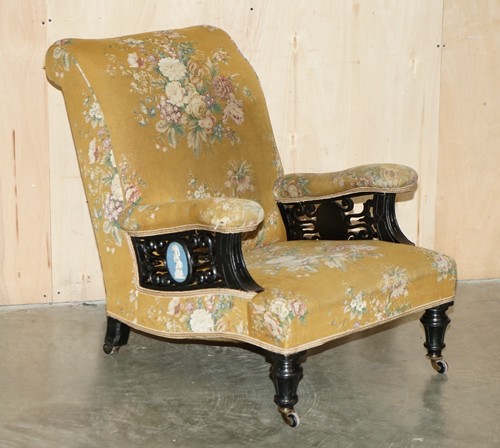 SUPER RARE ANTIQUE VICTORIAN AESTHETIC MOVEMENT ARMCHAIR WITH GRAND TOUR PLAQUES - Picture 2 of 20