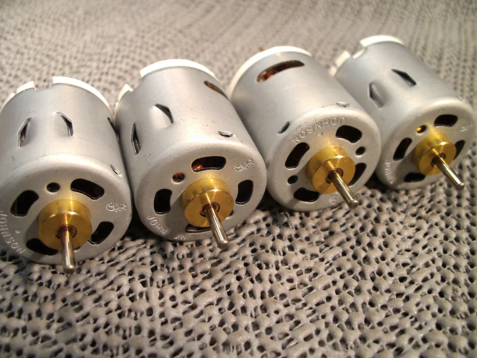 Generator, erzeugt 1,5-30V DC bei 210-4230 rpm, 28 mm Ø, Daten siehe ganz unten! - Bild 3 von 4