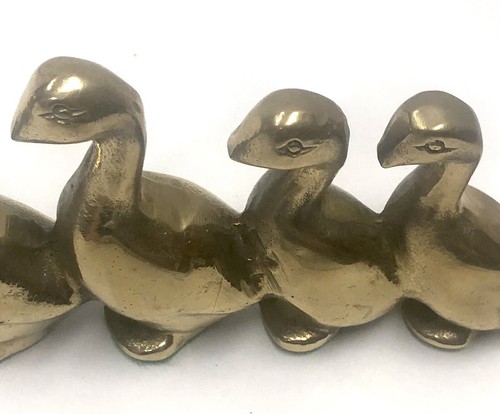 Juego de cuatro patos en fila de latón Taiwán MCM decoración vintage gansos para caminar - Imagen 10 de 13