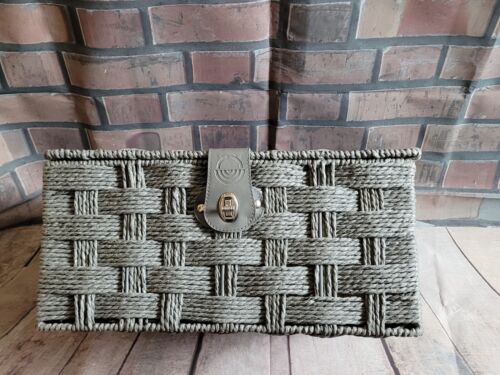 MEDIUM SIZED PLUSH LUXURY WICKER GIFT HAMPER BASKET GREY COLOUR - Picture 5 of 5