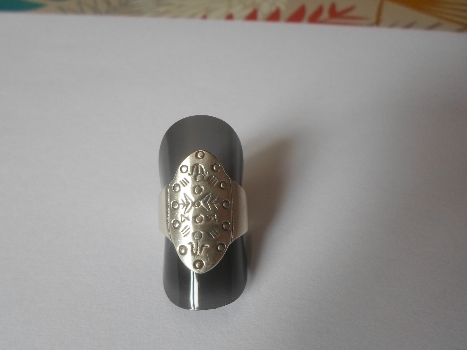 solid silver ring, chiseled oval, size 53 - image 7