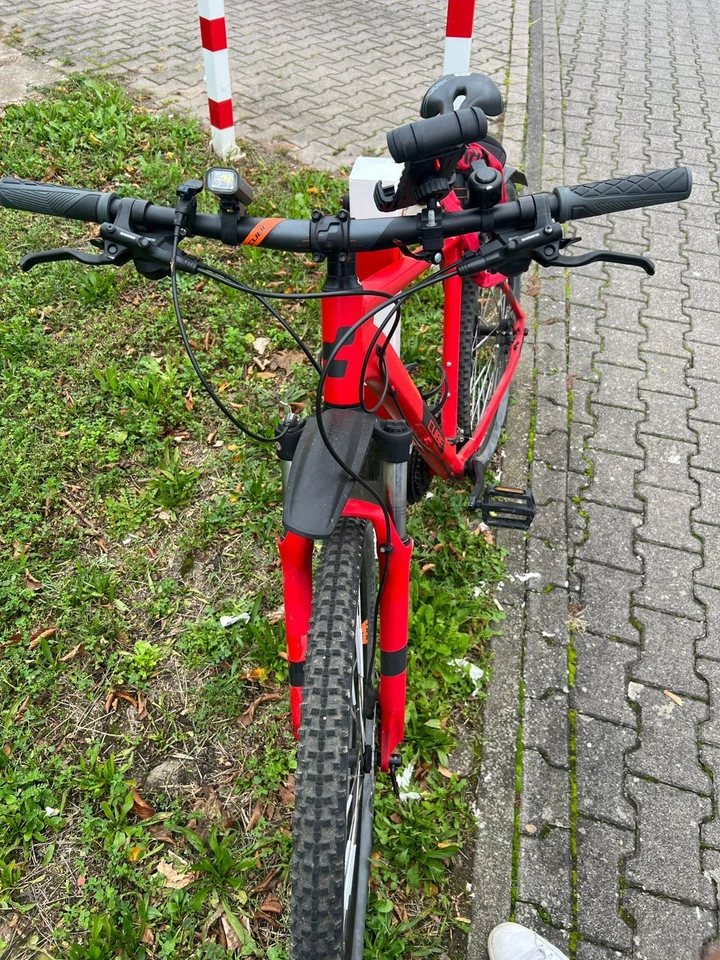 Cube AIM Race 29" Mountainbike - top gepflegt, inkl. Helm&Zubehör - Bild 4 von 4