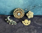 (4) VINTAGE COSTUME JEWELRY BROOCHES/PINS…SILVER AND GOLD TONE