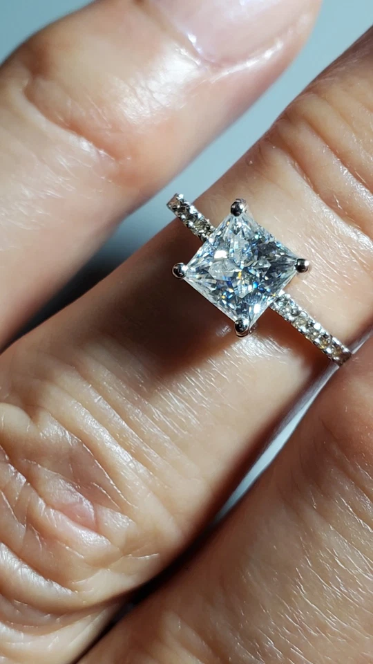 1.32 CTW MOISSANITE & DIAMOND 10KT SOLID WHITE GOLD ENGAGEMENT RING SIZE 7 - Image 4 of 4