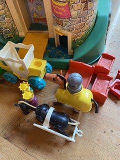 1974 FISHER PRICE LITTLE PEOPLE PLAY FAMILY CASTLE ANIMALS ACCESSORIES