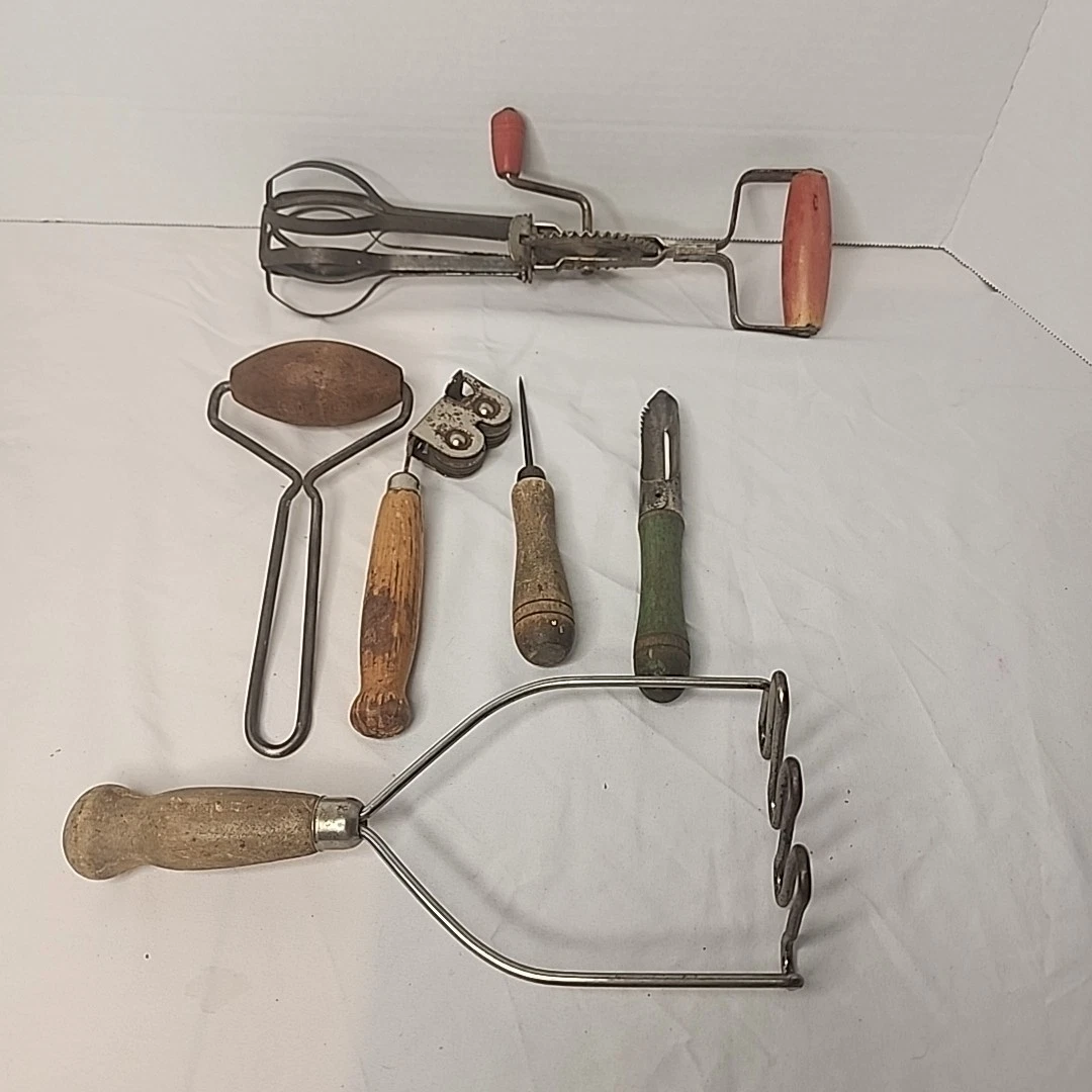 Vintage MCM Lot-6 Kitchen Tools Beater Masher Pastry Ice Pick Mellon Sharpener
Opens in a new window