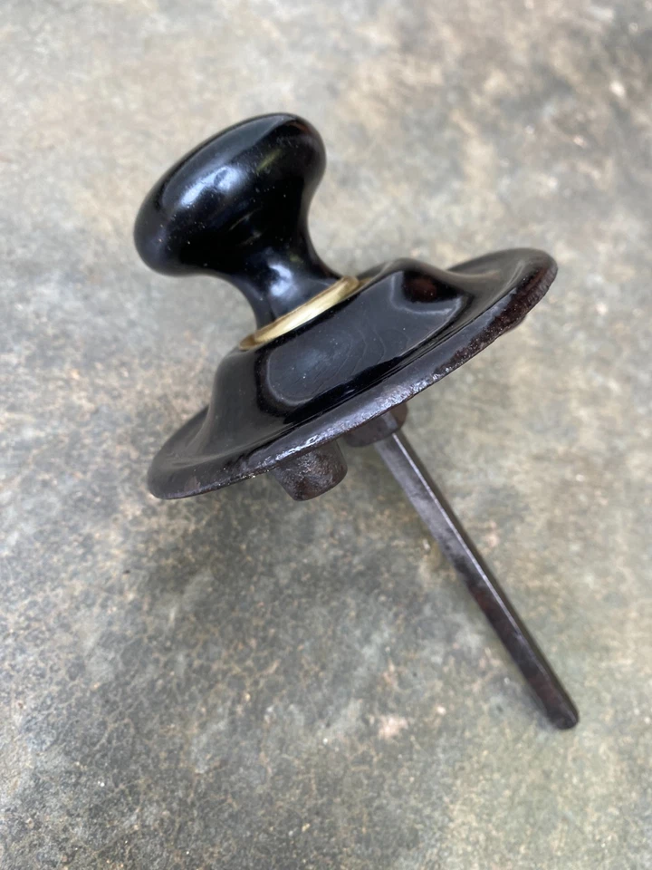 Ancienne crémone de fenetre en fonte. - Photo 3/4