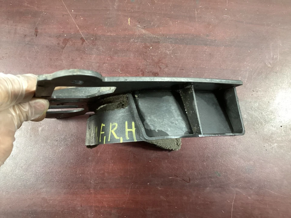 Cubierta del eje delantero derecho AUDI A4 2009-2016 8K0863188B OEM. Foto 3 de 4