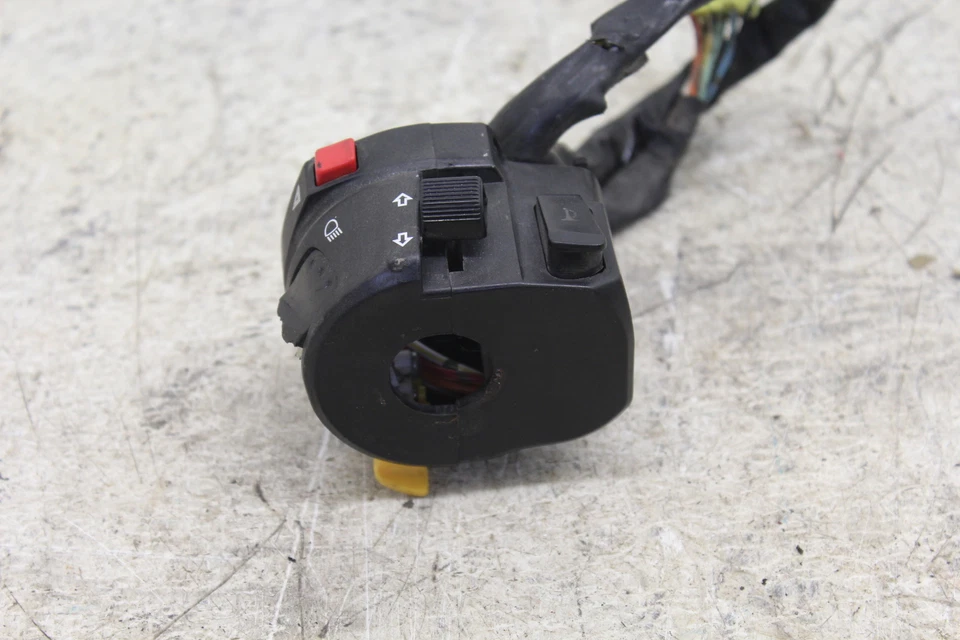 Suzuki GSXR750 2004 OEM clip izquierdo en mango bocina señales interruptor interruptores C37X Foto 2 de 4