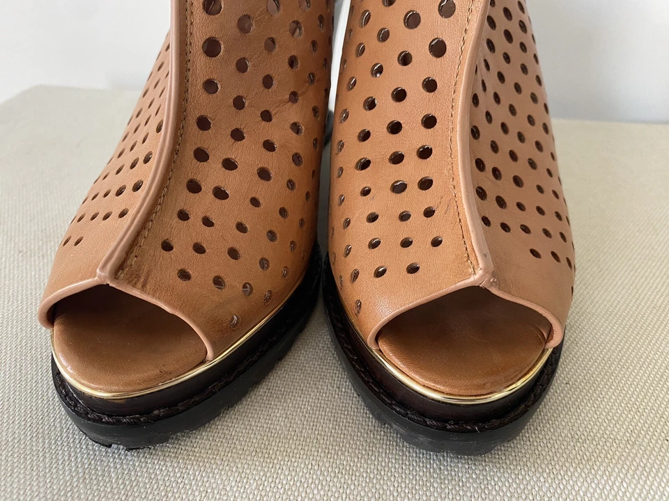 Cuñas de mula recortadas de cuero con punta abierta Rebecca Minkoff marrón talla 7,5 EE. UU. Foto 4 de 4