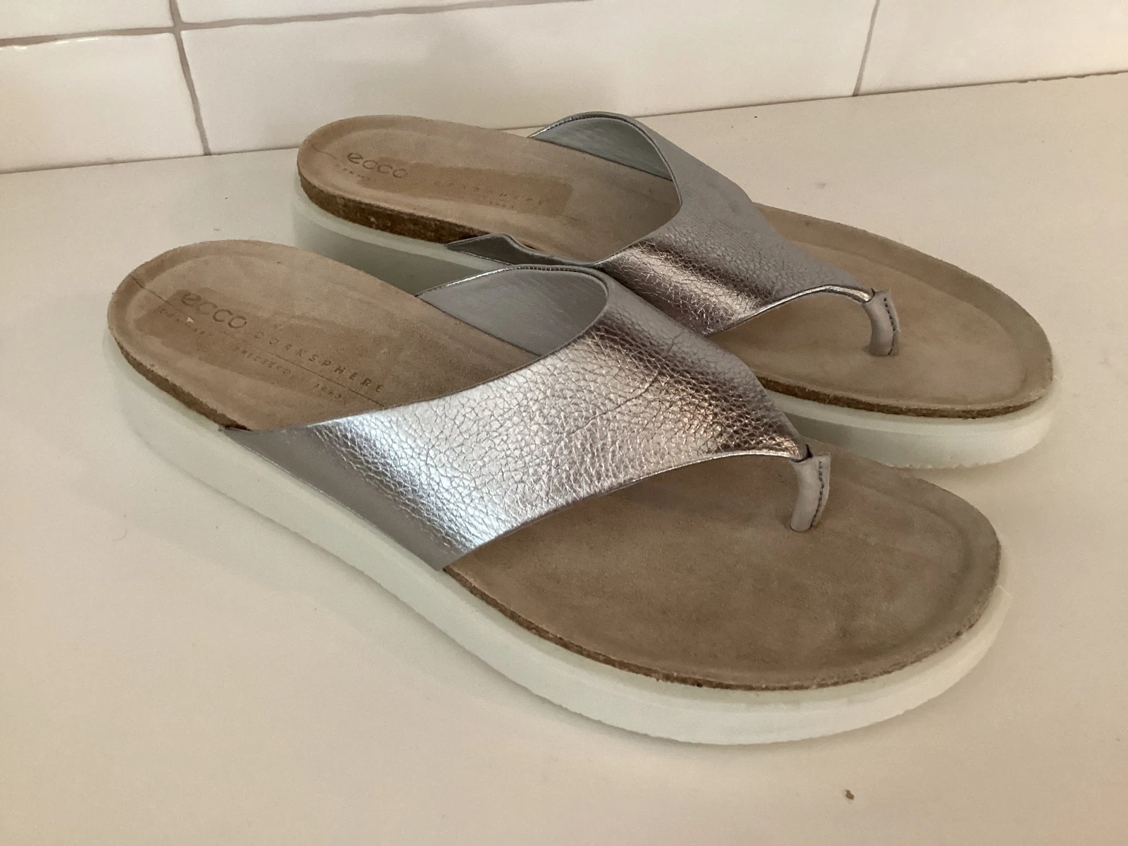 Sandali ECCO donna slip on infradito perizoma in pelle argento taglia 41 US 10 10 5 NUOVI