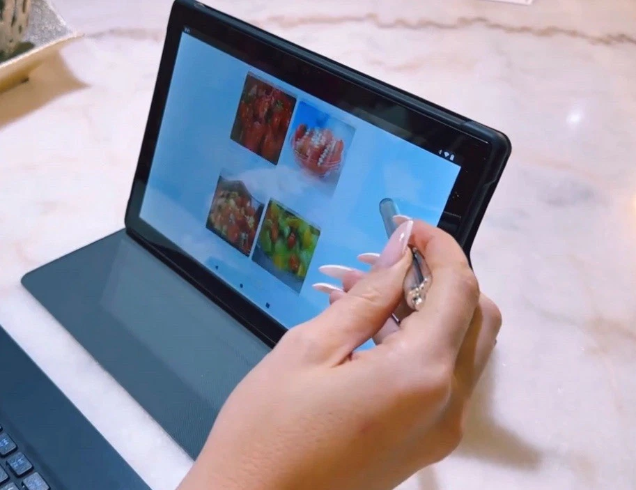 tablet with keyboard and mouse and stylus - Image 4 of 4