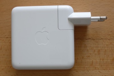 Original Apple 61W USB C Netzteil Power Adapter MNF72Z/A (MRW22ZM/A)