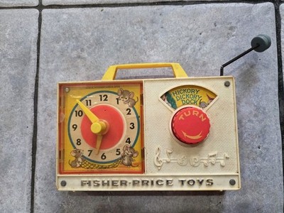 Vintage 1971 FISHER PRICE Hickory Dickory Dock Wind Up Musical Toy Radio (Works)