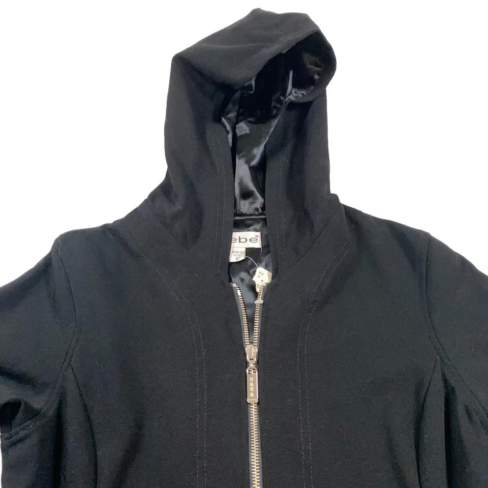 Jaqueta Bebe feminina com capuz zíper completo tamanho M preta com zíper bolsos manga longa nova com etiquetas - Imagem 3 de 4