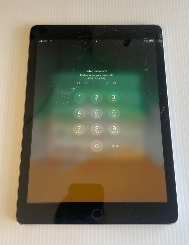 Apple iPad 5th Gen. (Wi-Fi + Cellular) Model A1823 ***READ
