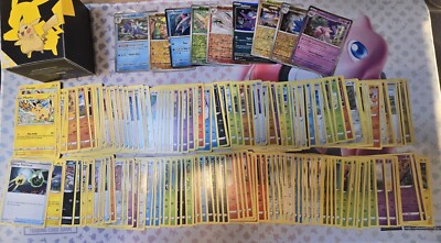 Pokémon Karten x140 Rare, 10x Garantiert Holo/Reverse Min Karten in einer Deckbox
