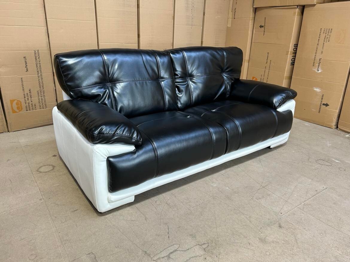 EXDISPLAY Models 2 x 3 Seater Black & White Leather Aire sofas