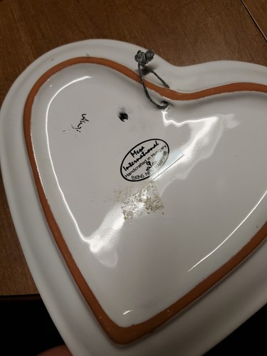 6 Mesa International Heart Shaped Checkered Decrotive Plates 8" Signed Bin 103 - Picture 5 of 13