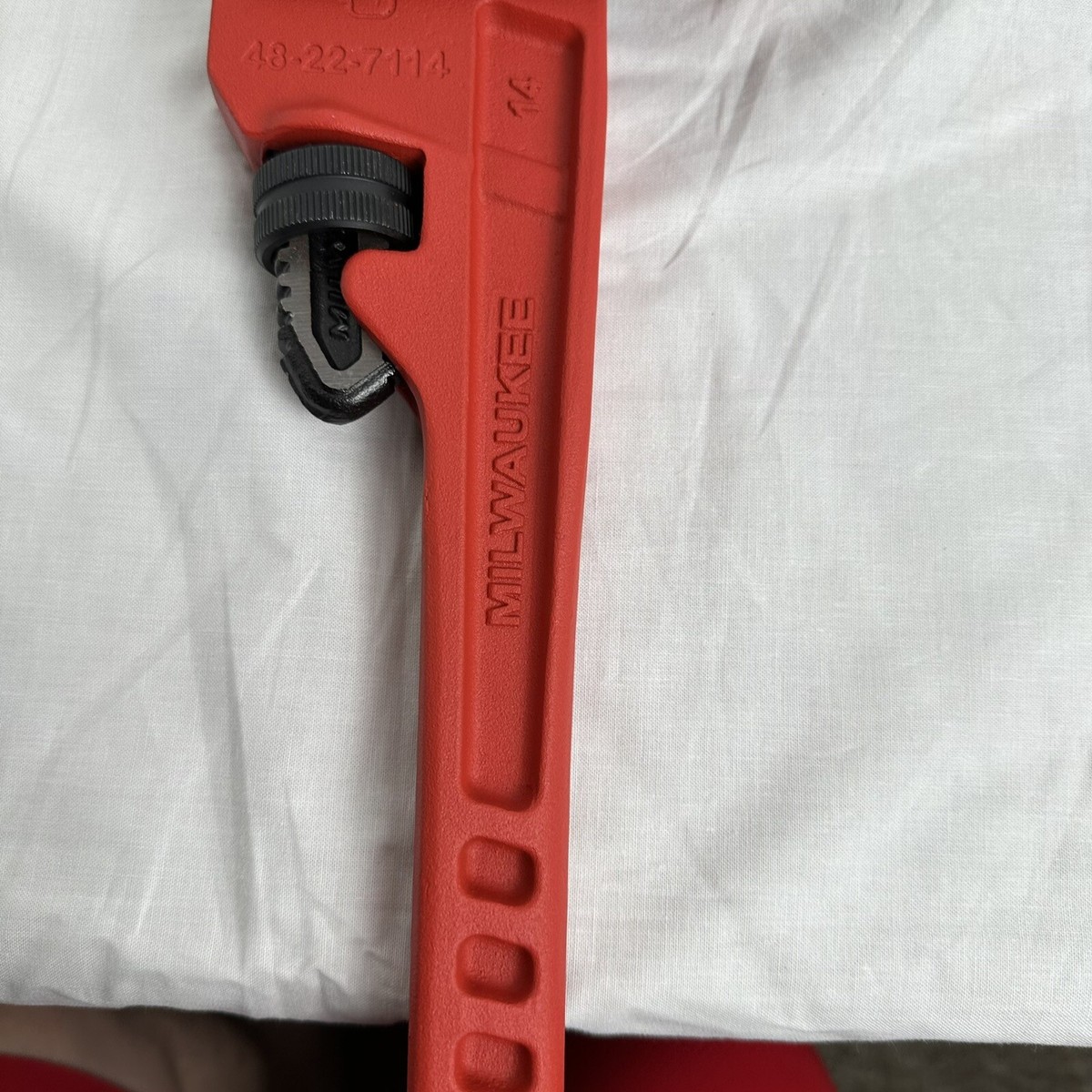 い Milwaukee 48-22-7114 14 Inch Durable Steel Ergonomic
