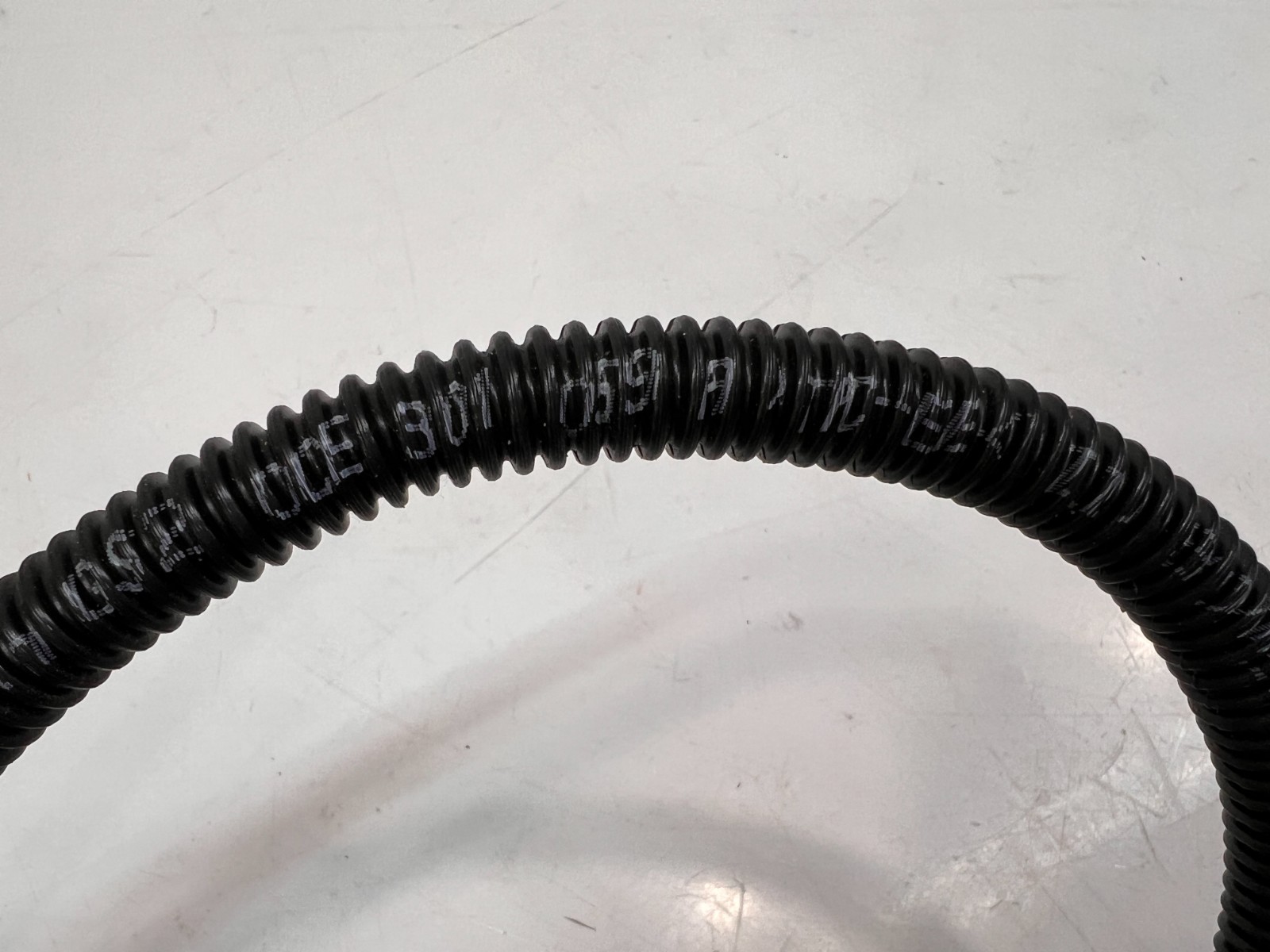 LAMBORGHINI AVENTADOR TRANSMISSION BREATHER HOSE OEM 0CE301059A