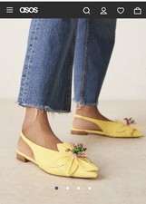 Yellow Shoes Size 6