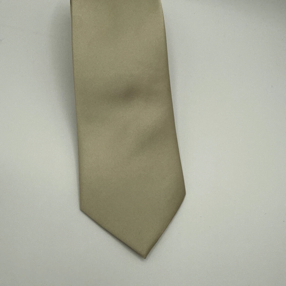 Corbata de vestir Alexander Logan de poliéster dorada color liso 58/3 afilada para hombre Foto 2 de 4