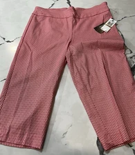 Counterparts Red & White Capri’s Size 12 