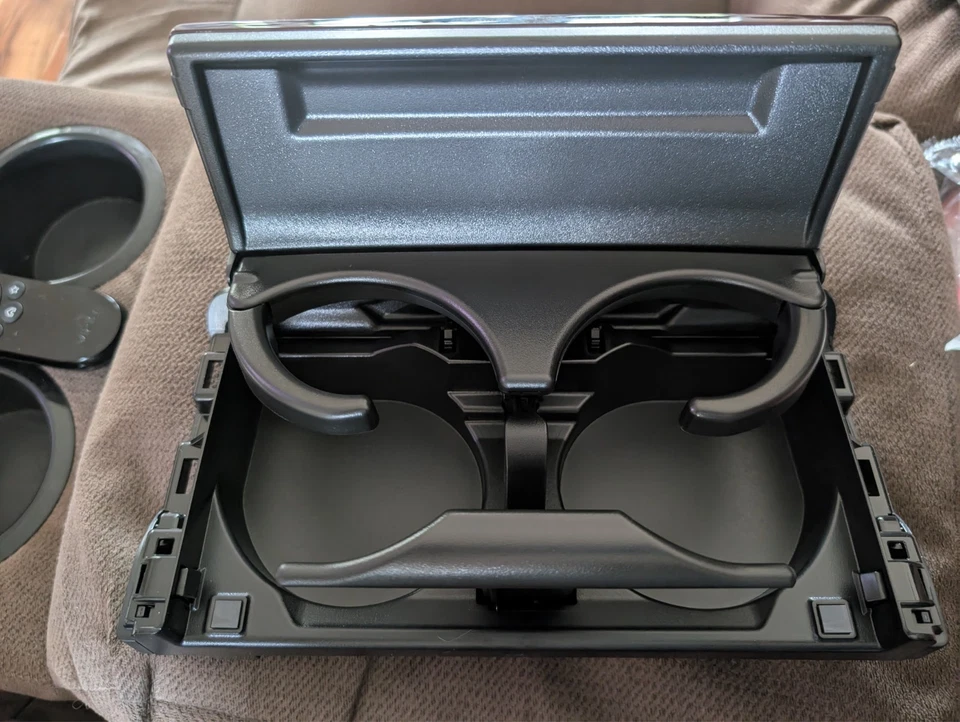 Portavasos trasero Lexus LX570 6699060030E3 Foto 3 de 3