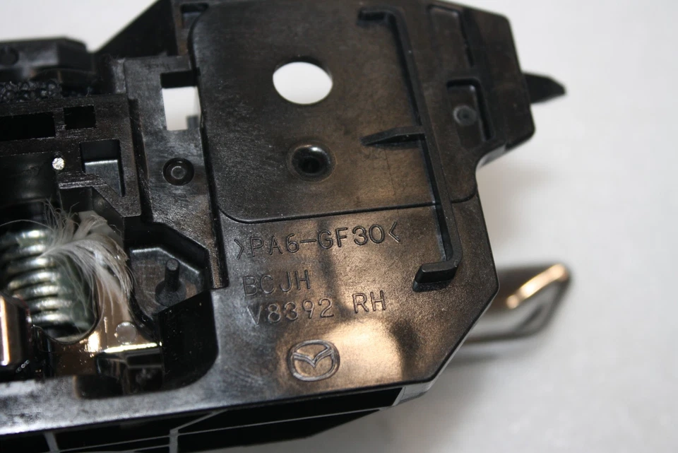 BRAND NEW GENUINE MAZDA CX-30 FRONT RIGHT SIDE INNER DOOR HANDLE BCJH-V8392 - Image 4 of 4