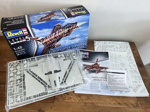 BRAND NEW REVELL EUROFIGHTER TYPHOON "BRONZE TIGER" LEVEL 5 Model Kit No. 03949 - Picture 5 of 7