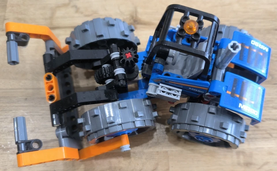 LEGO Technic 42071 Dozer Compactor, photo 2 sur 4
