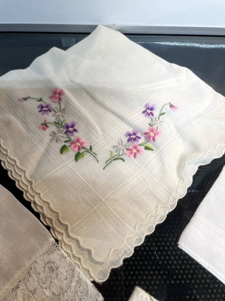 Vintage Embroidered Floral Handkerchief Hankies Swiss floral Set of 4 - Image 4 of 4