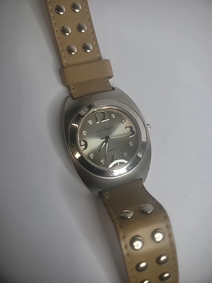 Reloj Pulsera Vintage No Boundaries Mujer Tono Plateado Marrón Correa Tachonada Foto 4 de 4