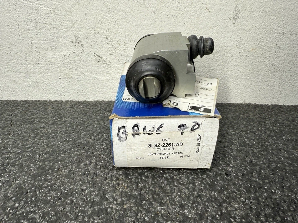Genuine Ford Mercury 2008-2012 Escape Mariner Brake Wheel Cylinder 8L8Z-2261-AD - Image 2 of 4
