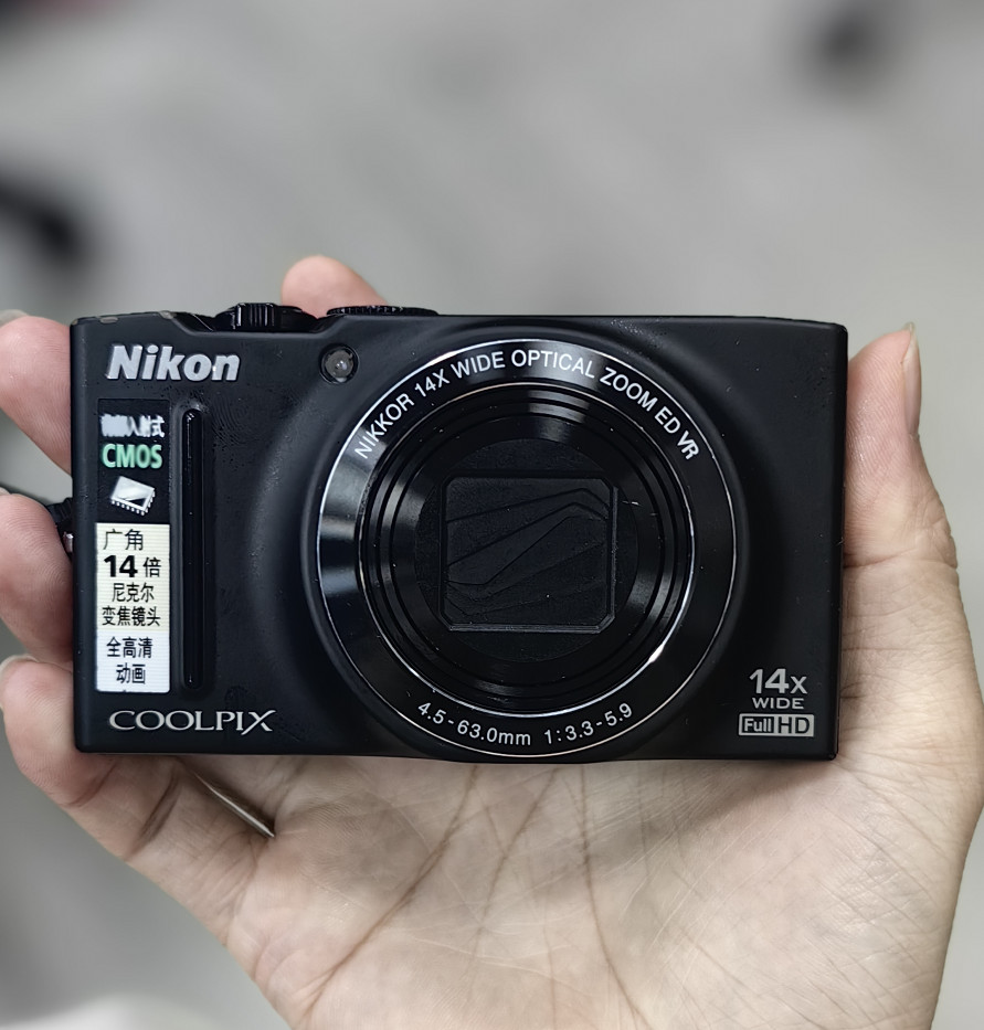 Nikon COOLPIX S8200　14倍ズーム コンパクトカメラ Nikon COOLPIX S8200 Digital Camera CMOS Sensor 16.1MP 14x Optical