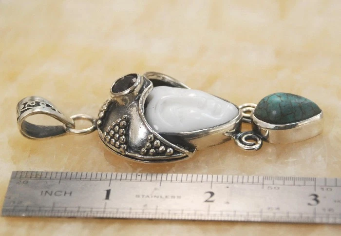 Cara tallada Blanco cerámica y turquesa piedras preciosas plata colgante joyería BP95 Foto 3 de 4